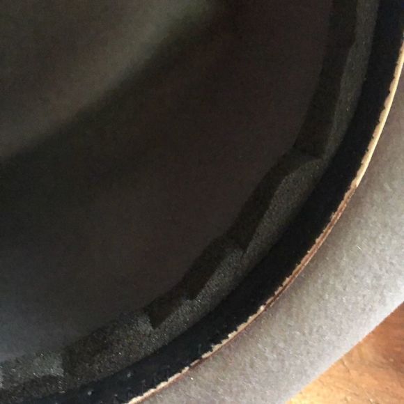 Cowboy hat 🤠  Grey/braid around crown/feathers/kangaroo accent gold tone large - Picture 13 of 14